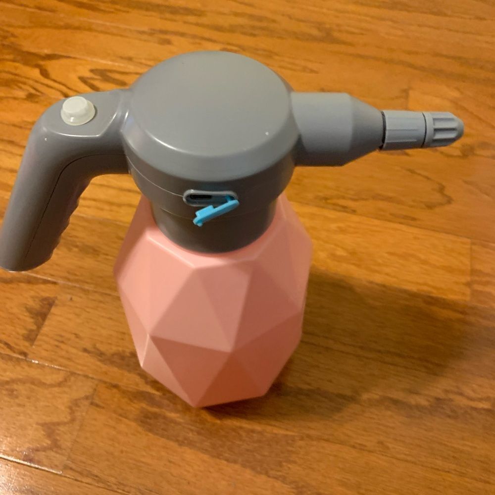 Electric 2L lawn & garden Watering can USB charging sprayer (cord not included)